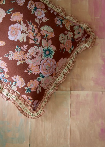 Bonjour Pillow case with border flounce Big brown flower